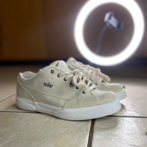 Vintage 1999 GTS womans nikes white MINT